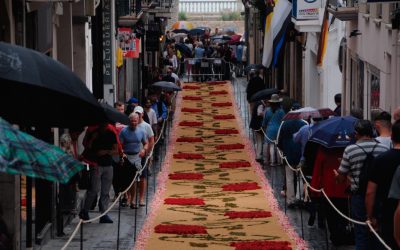 Finalitzada la implementació de taps metàl·lics al paviment, per la protecció de les catifes de flors de Corpus